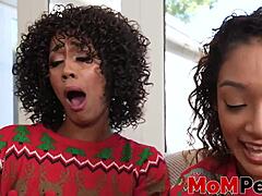 继母 Misty Stone 和继女 Sarah Lace 在三人行中变得脏